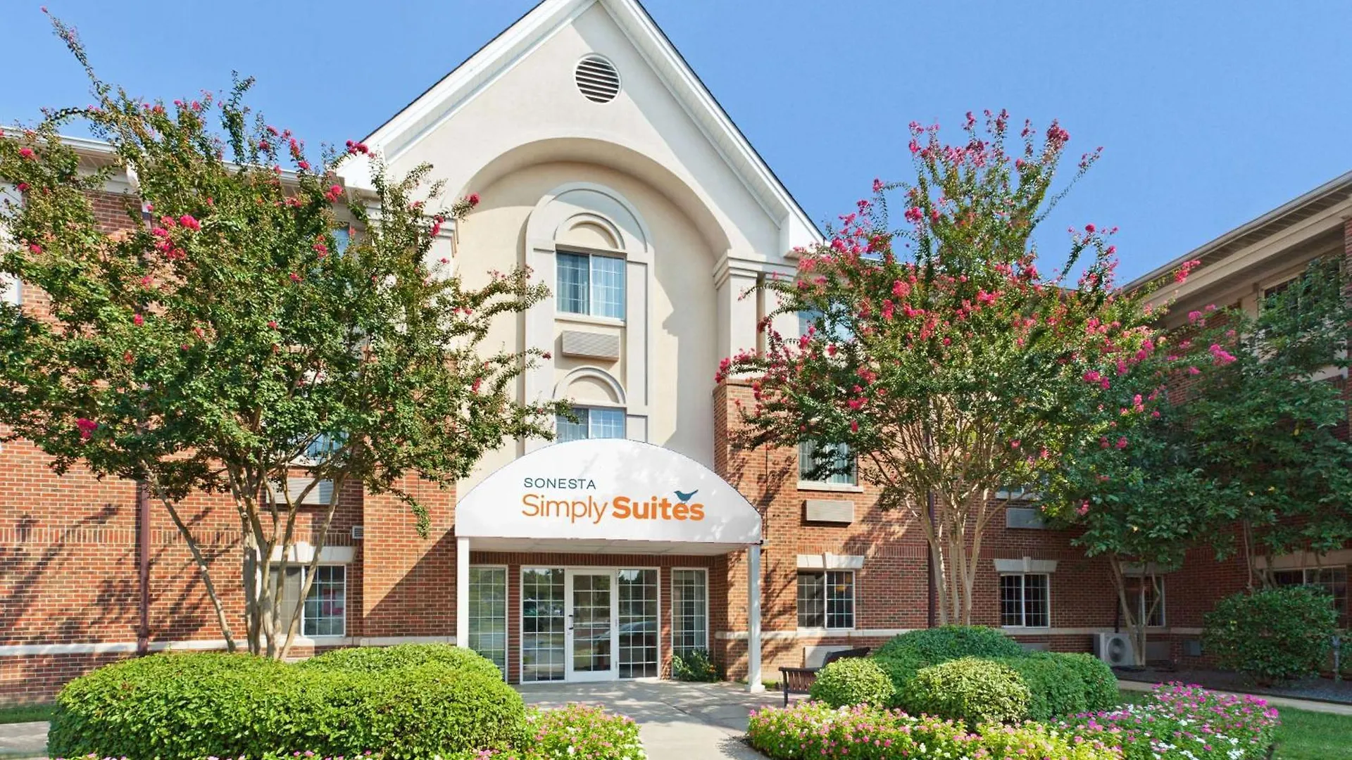 4 Highly Rated Business Hotels Close to Midwood Park