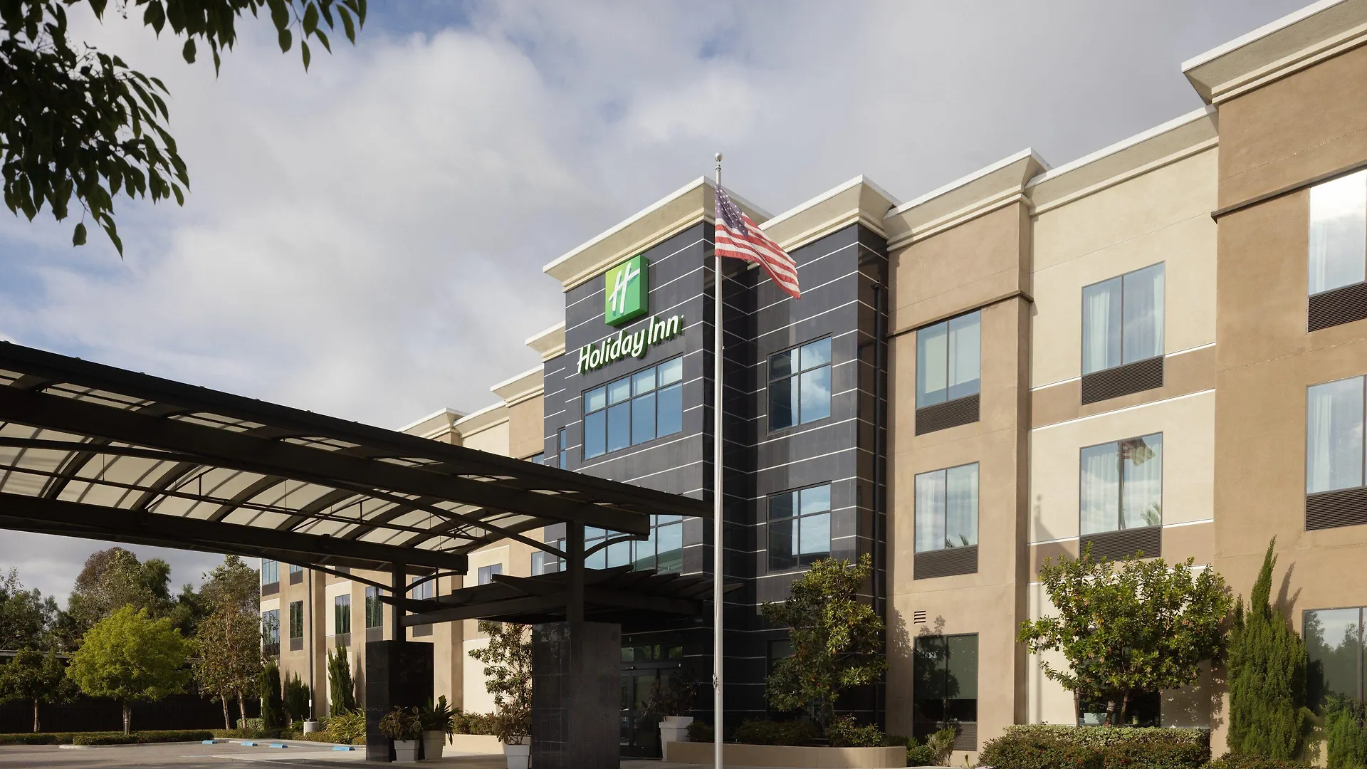 Staying Near Carlsbad Premium Outlets: 5 Hotels Compared