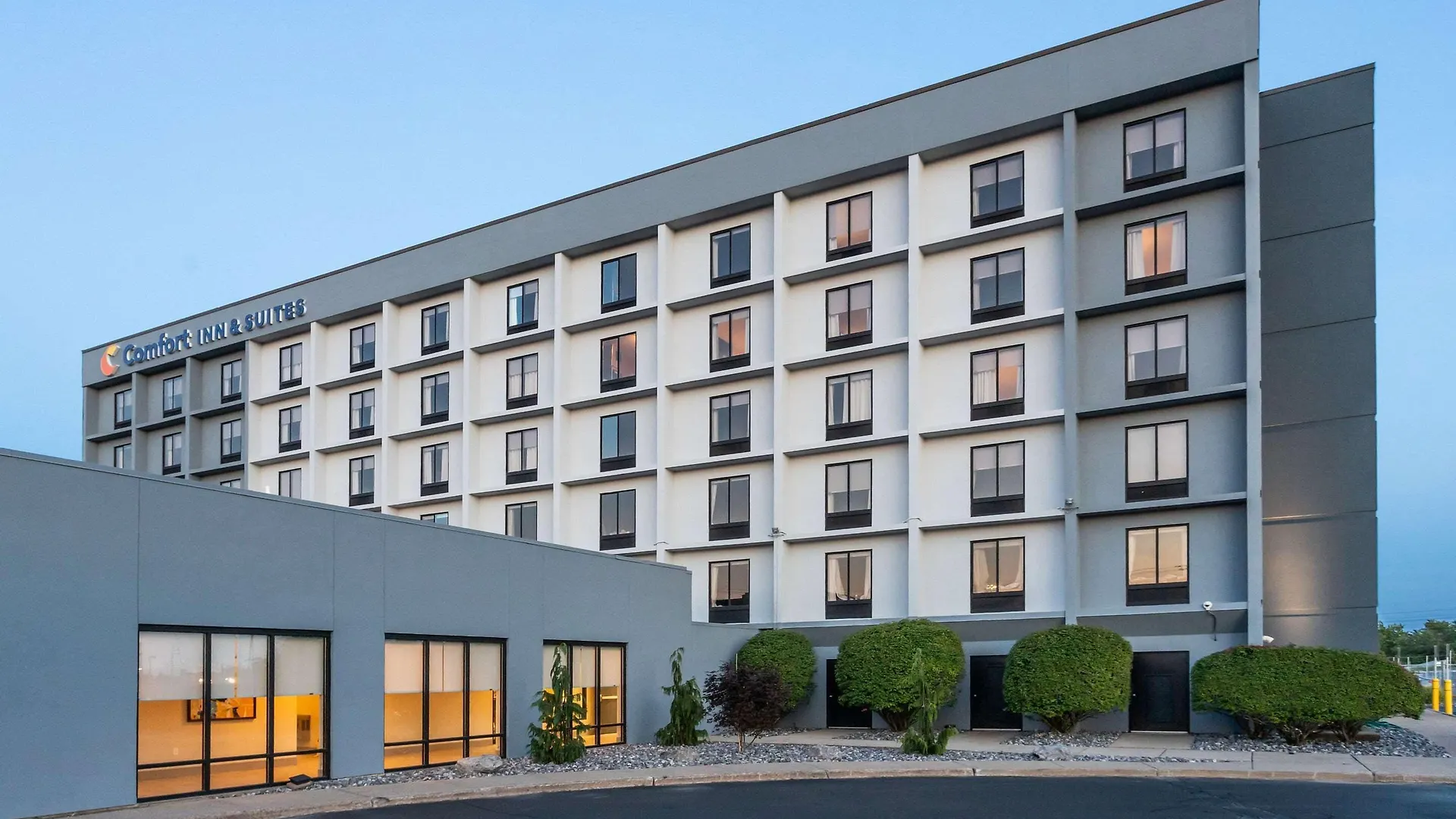 8 Airport Hotels Near Buffalo Niagara Airport Worth Booking