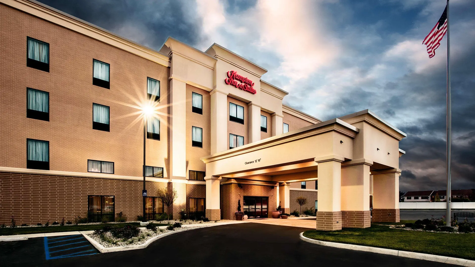 Where to Stay Near Toledo Museum of Art: 4 Top 3-Star Hotels