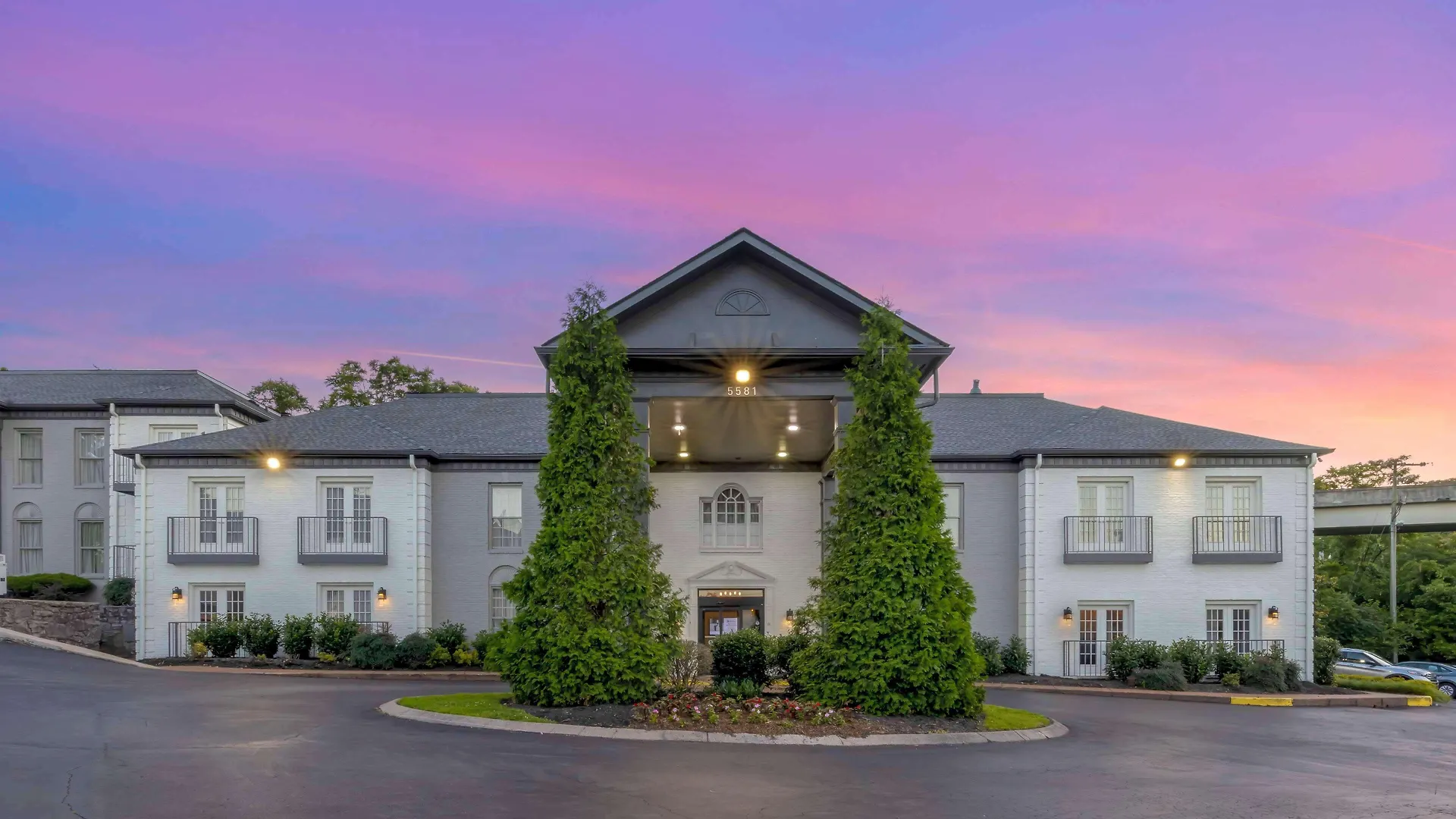 Where to Stay Near Windlands Shopping Center: 4 Business Hotels