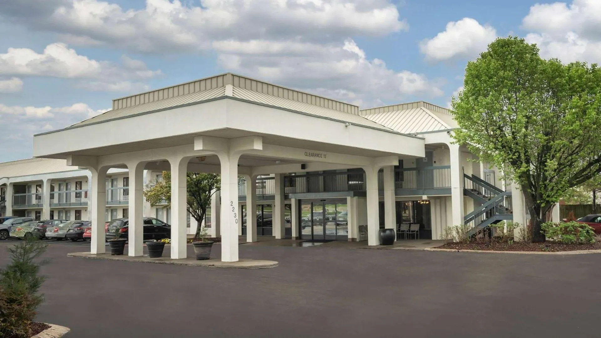 4 Smart Business Hotels Near Tennessee Miller Coliseum