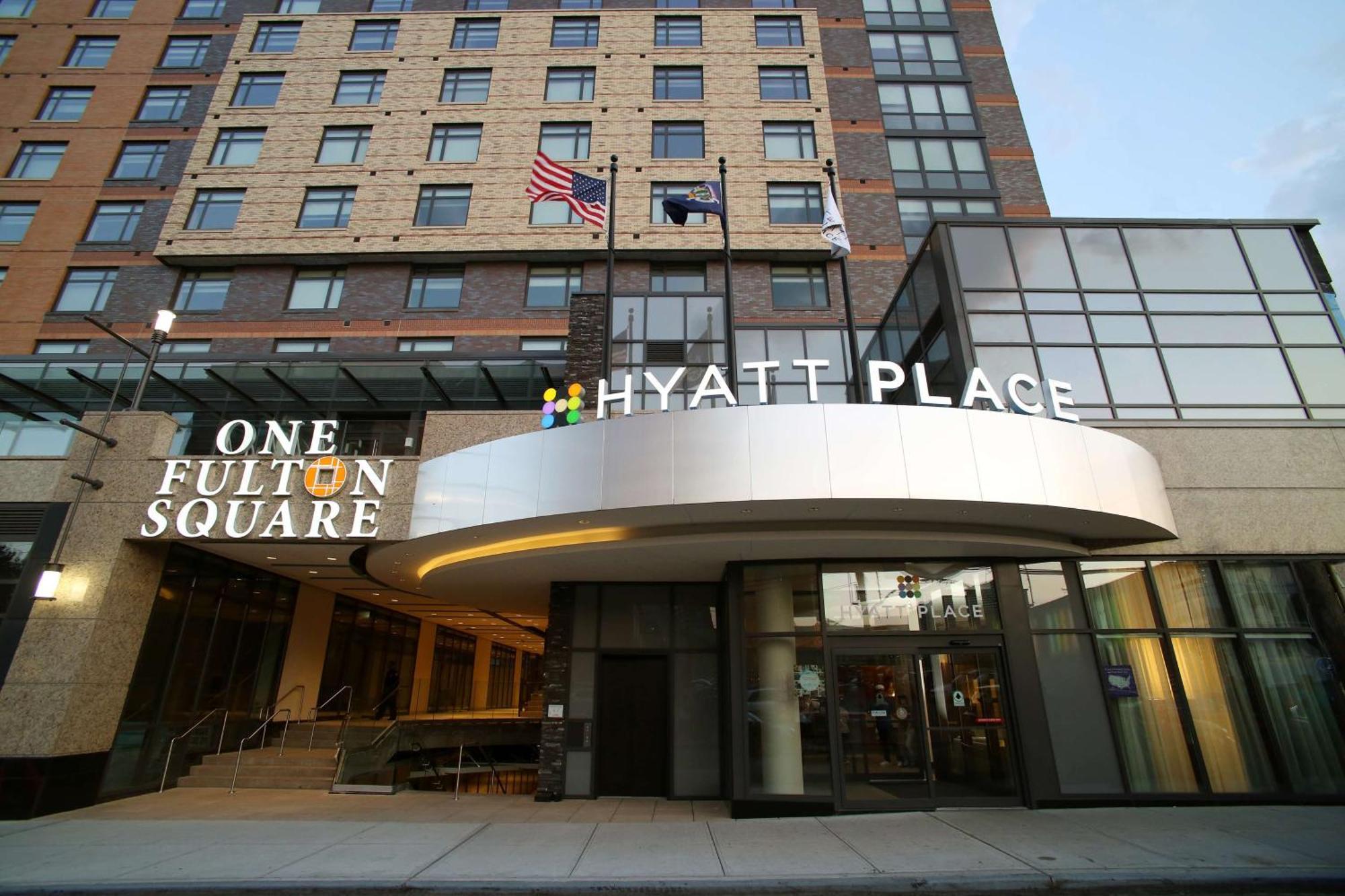 Staying Near Museum of Moving Image: 4 Airport Hotels Compared