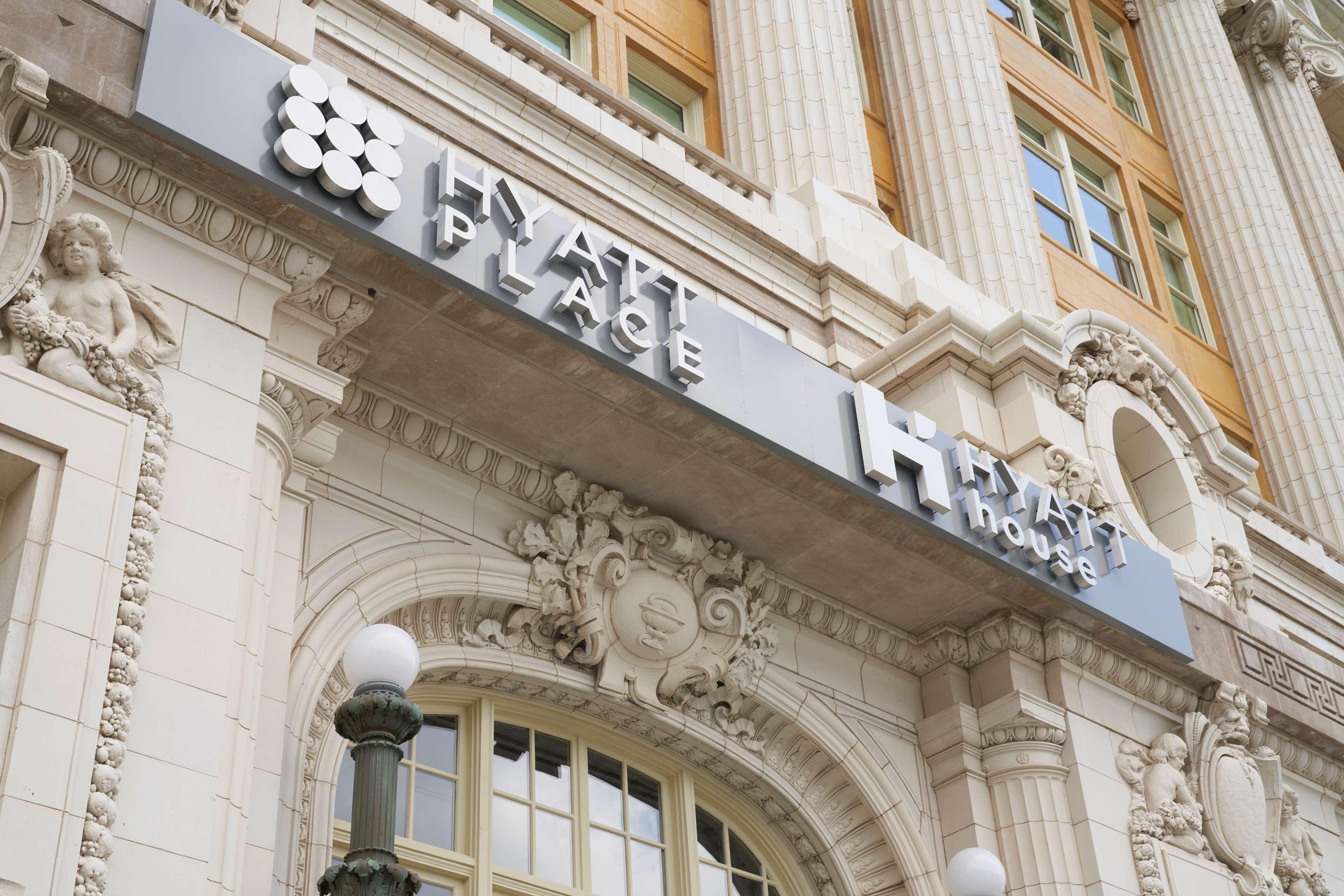 4 Top 4-Star Hotels Near McCormick Place for Smart Stays