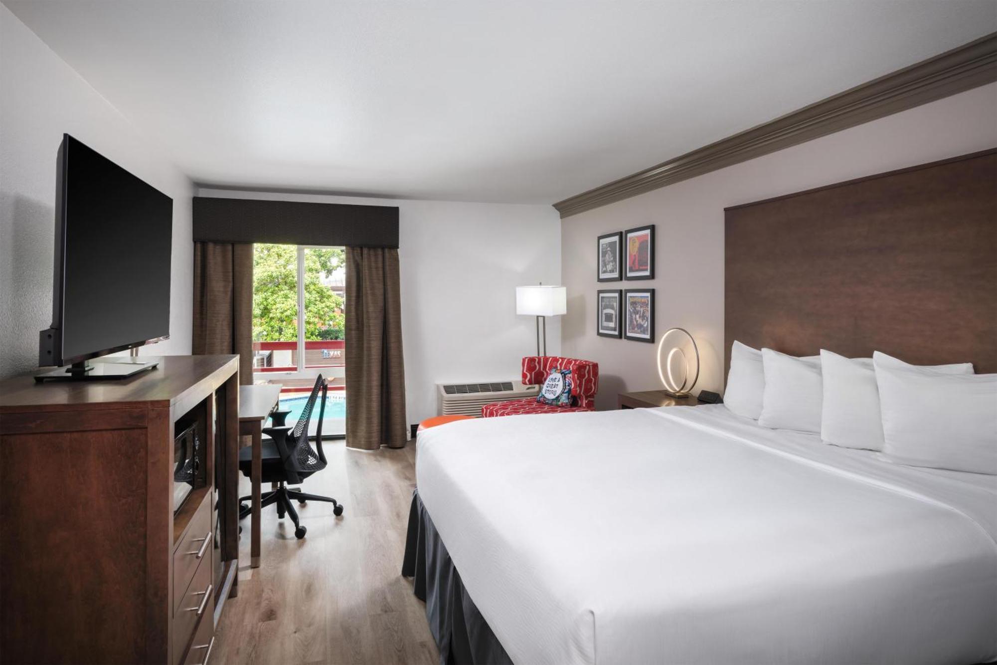Staying In South Austin: 5 Hotels Near the Airport Compared