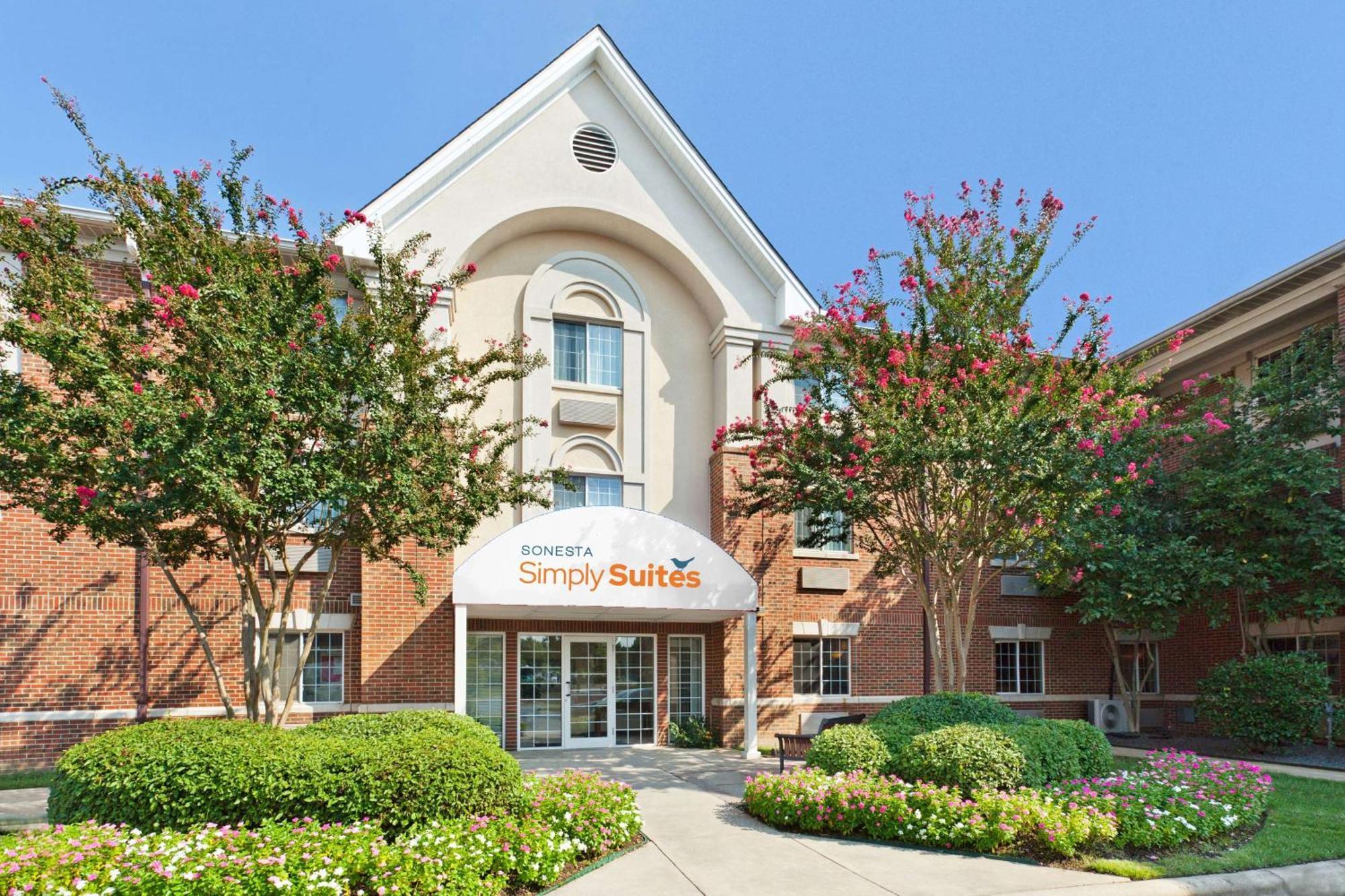 4 Highly Rated Business Hotels Close to Midwood Park