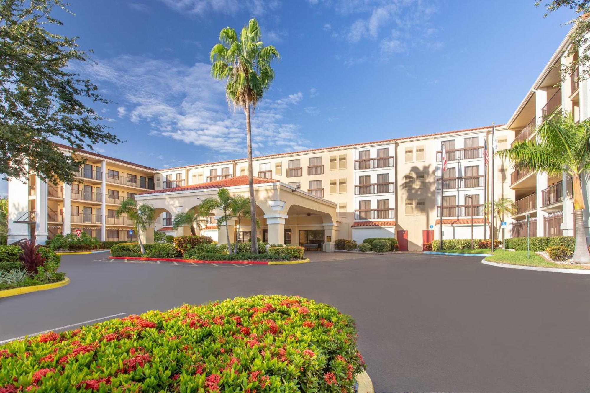 13 Budget Hotels Near FAU Stadium That Deliver Real Value