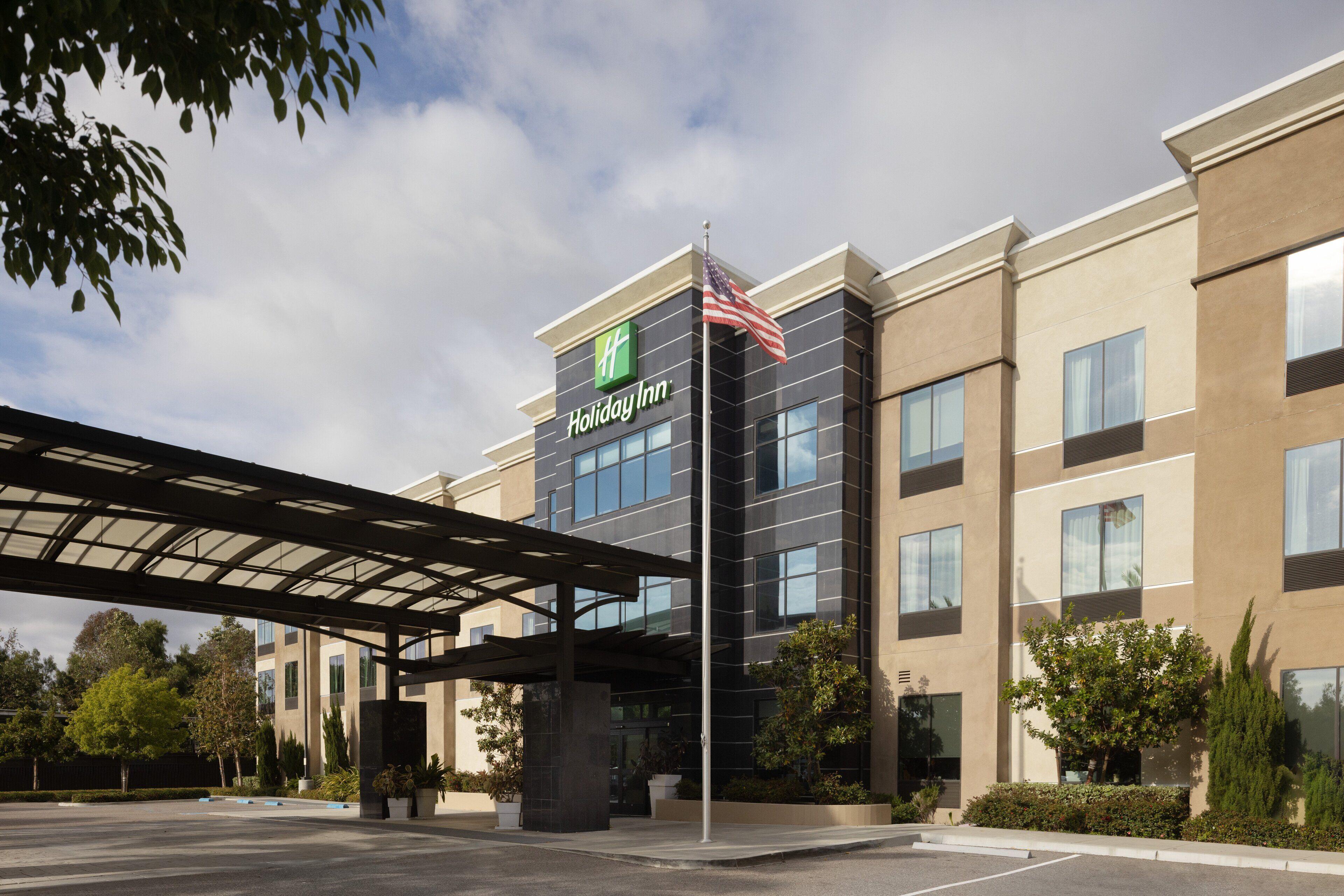 Staying Near Carlsbad Premium Outlets: 5 Hotels Compared