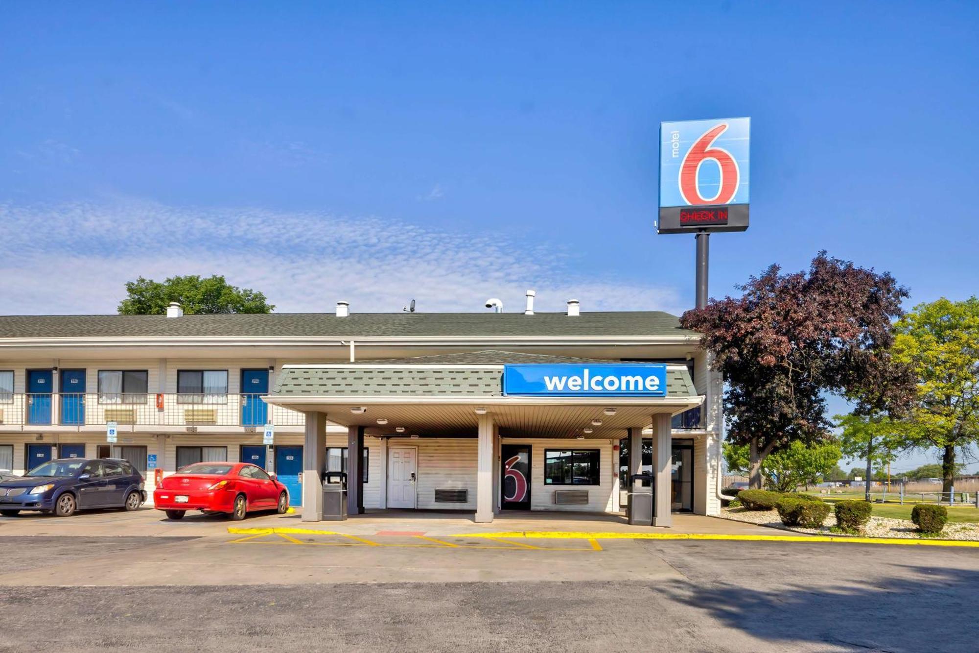 Where to Stay Near Merrillville Park Dept: 4 Hotels Compared